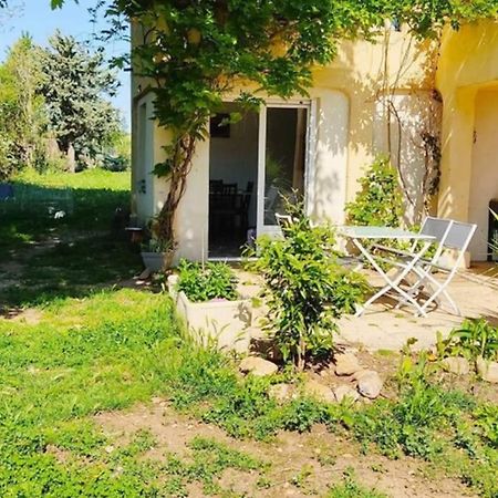 Offrez-Vous Un Sejour Dans Notre Gite A Entressen Une Grande Piscine Pour Se Rafraichir ,Un Espace De Jeux Pour Enfants Pour Des Heures De Divertissement Un Terrain De Petanque Pour Des Parties Endiablees Dış mekan fotoğraf