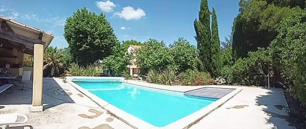 Offrez-Vous Un Sejour Dans Notre Gite A Entressen Une Grande Piscine Pour Se Rafraichir ,Un Espace De Jeux Pour Enfants Pour Des Heures De Divertissement Un Terrain De Petanque Pour Des Parties Endiablees Dış mekan fotoğraf