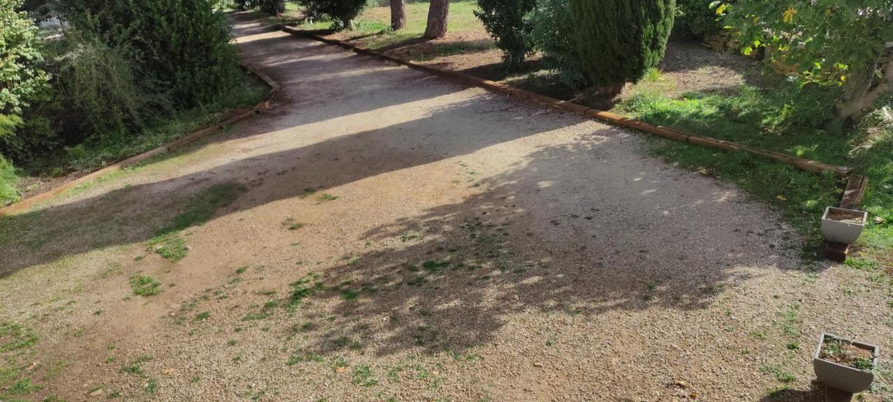 Offrez-Vous Un Sejour Dans Notre Gite A Entressen Une Grande Piscine Pour Se Rafraichir ,Un Espace De Jeux Pour Enfants Pour Des Heures De Divertissement Un Terrain De Petanque Pour Des Parties Endiablees Dış mekan fotoğraf