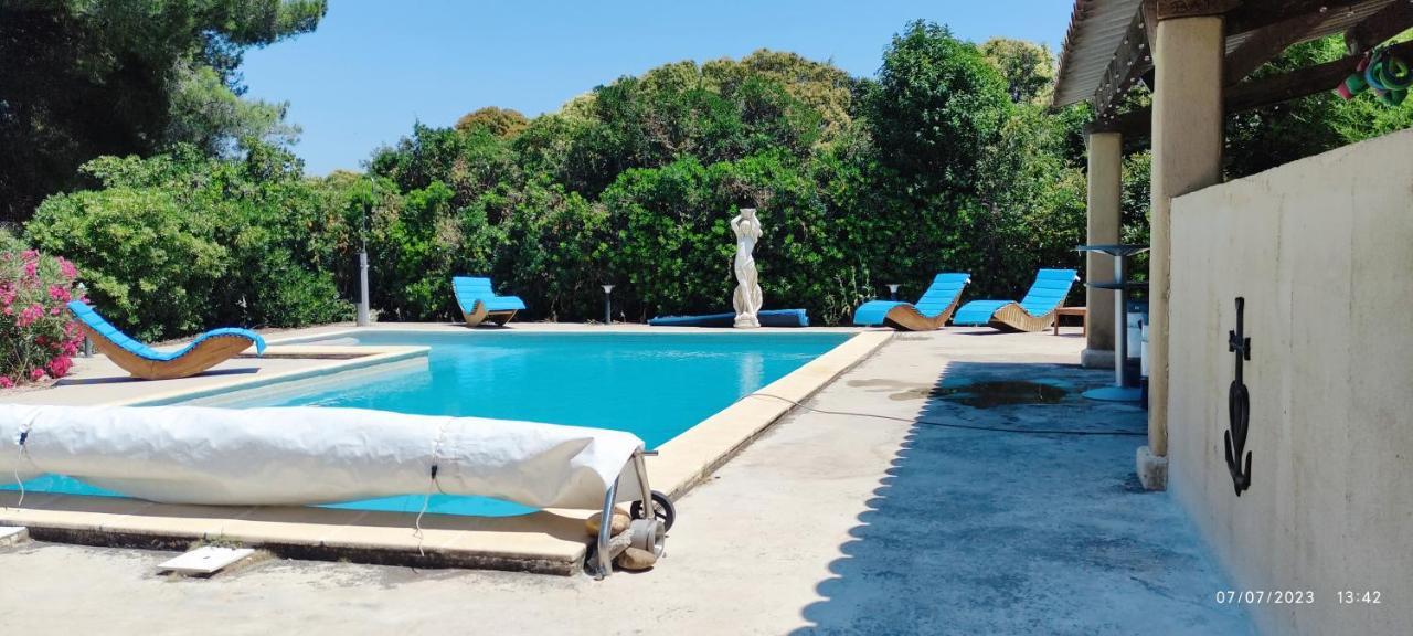 Offrez-Vous Un Sejour Dans Notre Gite A Entressen Une Grande Piscine Pour Se Rafraichir ,Un Espace De Jeux Pour Enfants Pour Des Heures De Divertissement Un Terrain De Petanque Pour Des Parties Endiablees Dış mekan fotoğraf